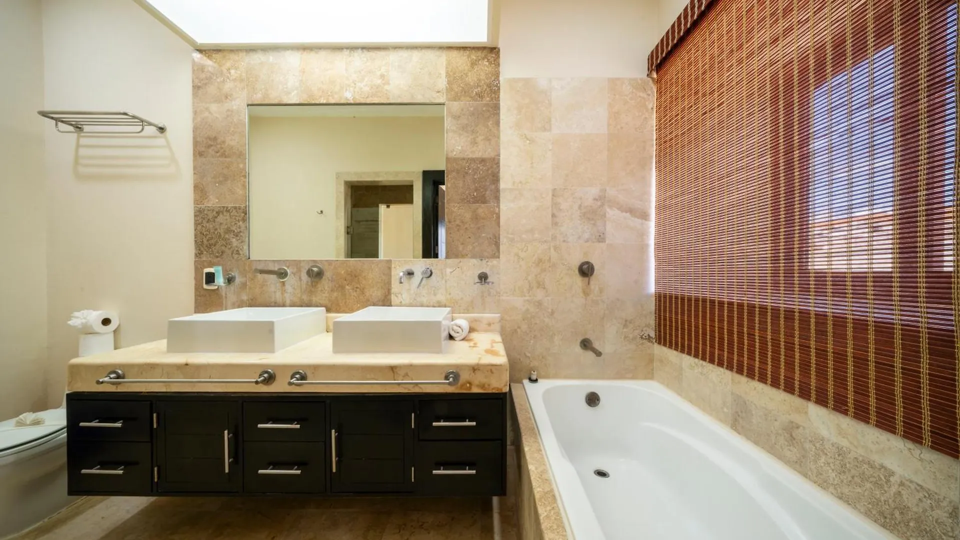 Beachfront 1 Bedroom Condo - El Faro, Surf 407 Playa del Carmen 0*,
