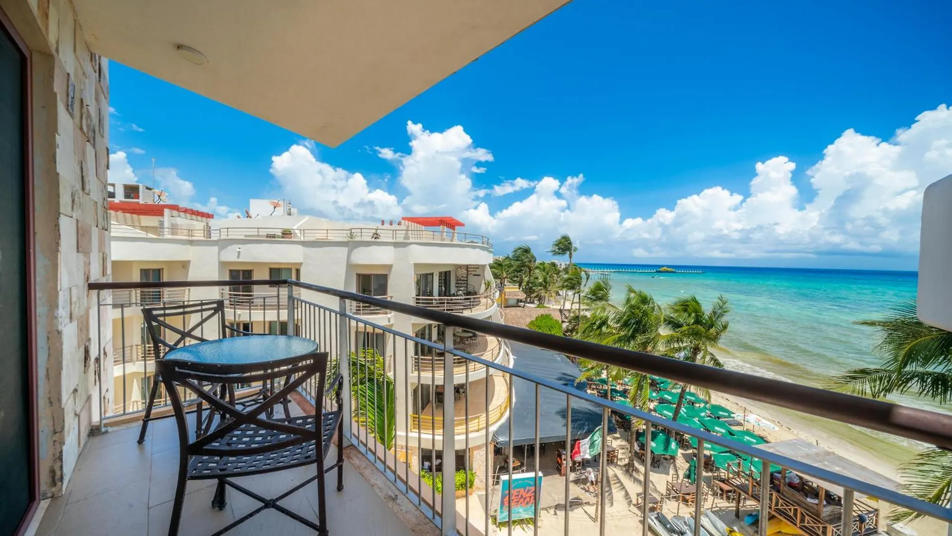 Beachfront 1 Bedroom Condo - El Faro, Surf 407 Playa del Carmen Holiday home