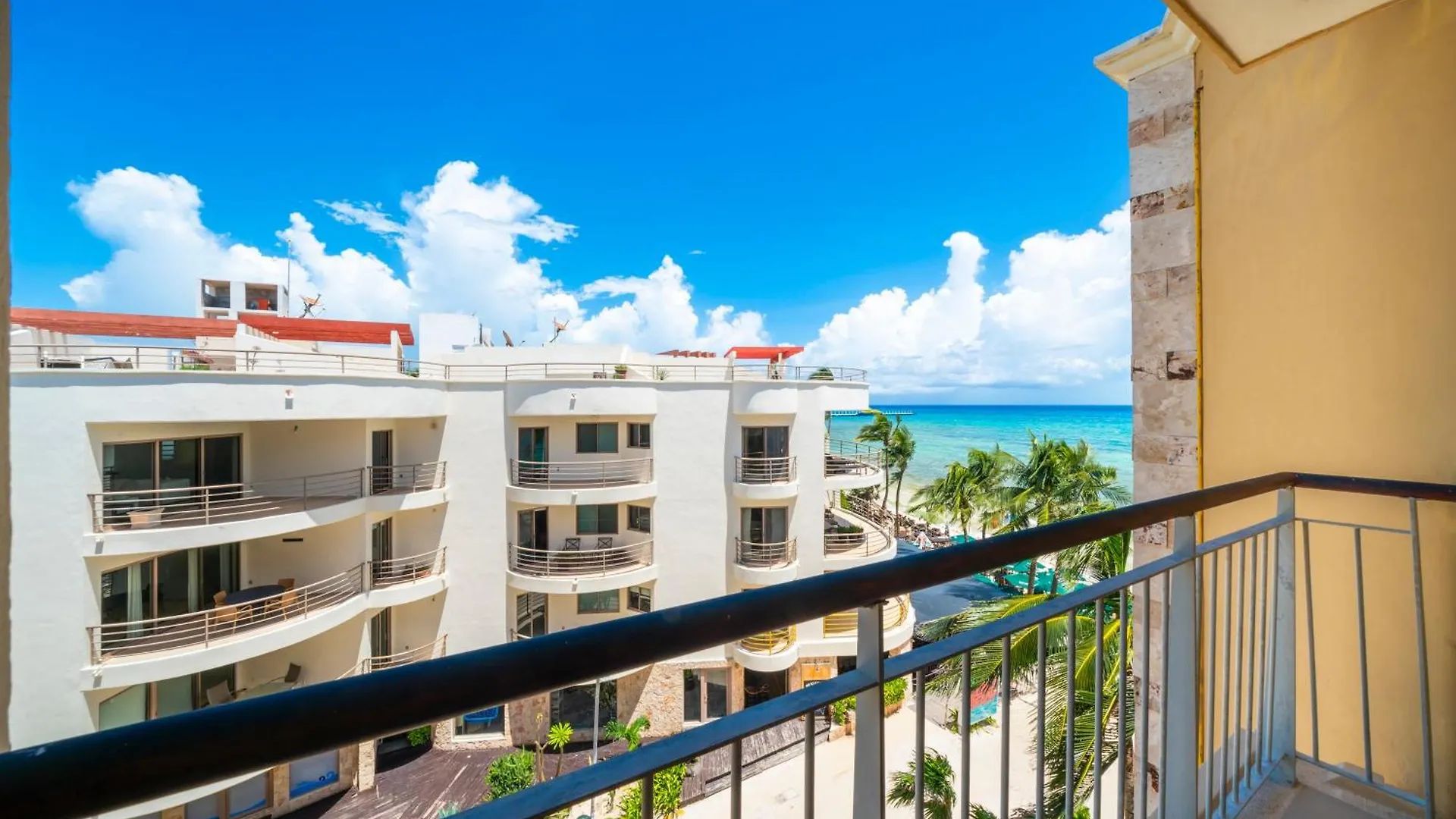 Beachfront 1 Bedroom Condo - El Faro, Surf 407 Playa del Carmen 0*,  Mexiko