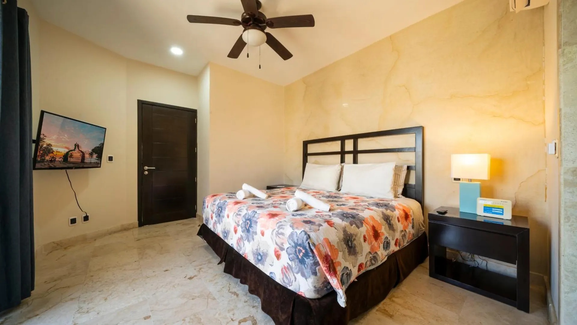 Prázdninový dům Beachfront 1 Bedroom Condo - El Faro, Surf 407 Playa del Carmen