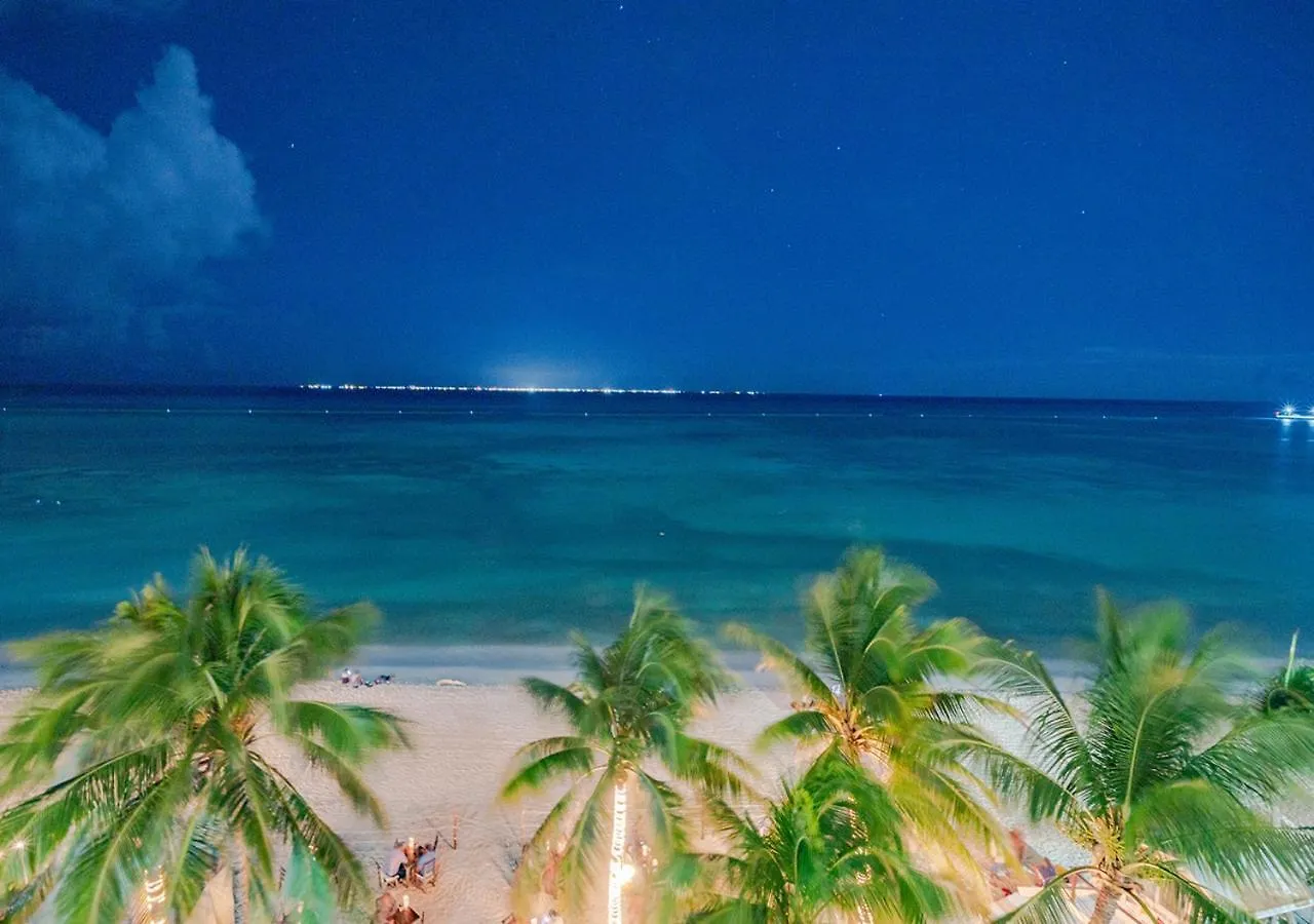 Beachfront 1 Bedroom Condo - El Faro, Surf 407 プレヤデルカーメン 0*,  メキシコ