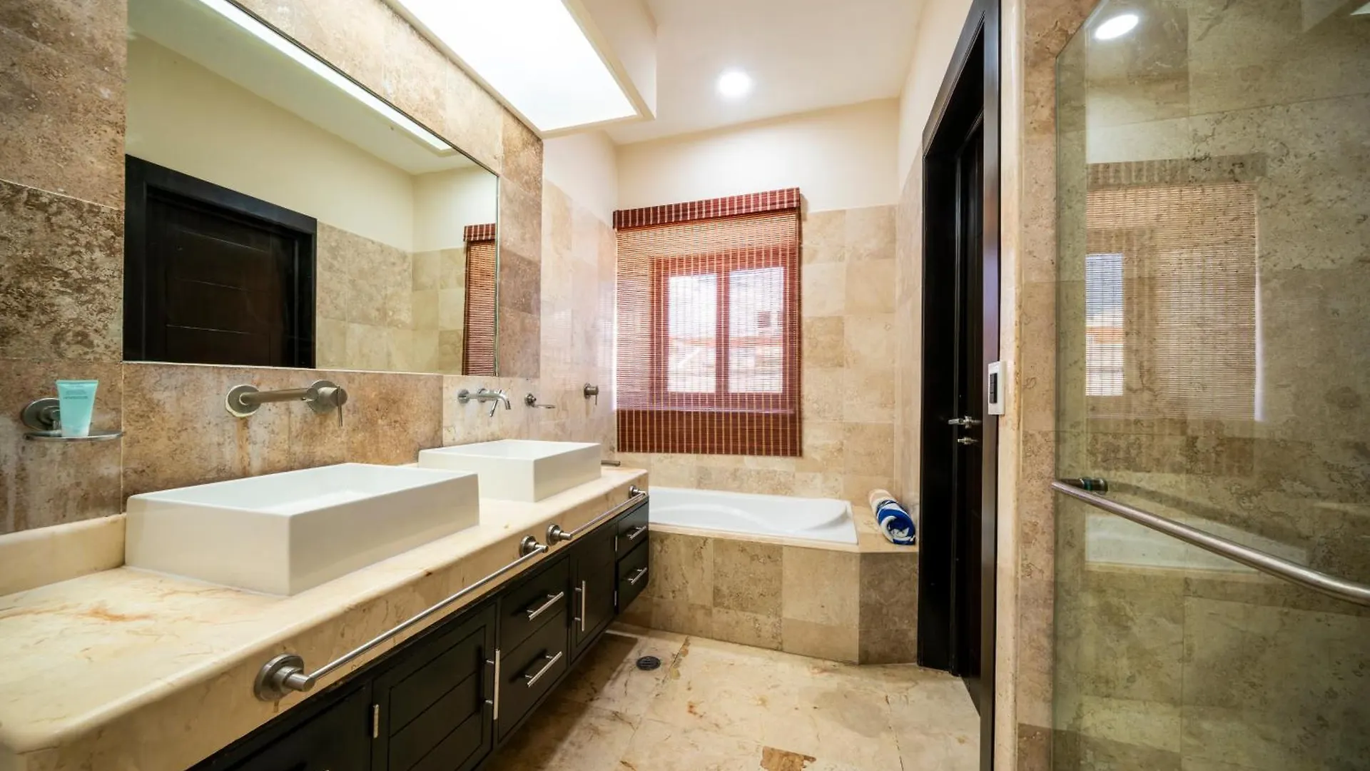 Beachfront 1 Bedroom Condo - El Faro, Surf 407 プレヤデルカーメン 別荘